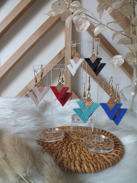 Boucles d'oreilles en forme de demi losange de différentes couleurs
